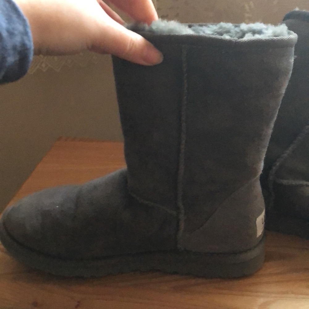 🚫SOLD🚫Classic Short UGGs - Picture 11 of 17